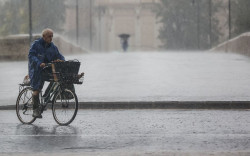 Un frente atl&aacute;ntico dejar&aacute; cielos nubosos y lluvias en Galicia y Cant&aacute;brico y mantiene en aviso a Gerona y Mallorca