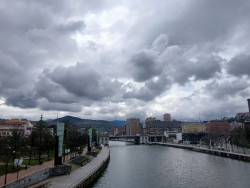 Un frente atl&aacute;ntico dejar&aacute; este lunes cielos nubosos en la Pen&iacute;nsula y Baleares, con alerta en Galicia por oleaje