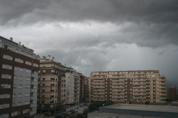 Un frente dejar&aacute; nubosidad este lunes en la mayor parte de la Pen&iacute;nsula y lluvias en el tercio norte y el Mediterr&aacute;neo