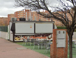 Un polic&iacute;a dispara al aire para evitar ser apu&ntilde;alado por el ladr&oacute;n de una churrer&iacute;a de Parla