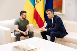 Una aver&iacute;a en el avi&oacute;n obliga a S&aacute;nchez a cancelar su viaje a Par&iacute;s para reunirse con Zelenski y otros l&iacute;deres