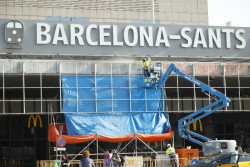 Una aver&iacute;a en la estaci&oacute;n de Barcelona-Sants obliga a evacuar a 400 personas de un tren
