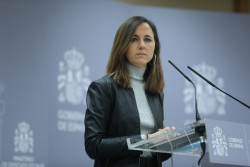 Una experta ministra comunista, Belarra, dice que  la crisis de Ucrania se resuelve  con el di&aacute;logo 
