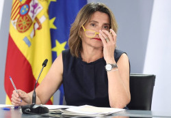 Una ministra vocera de S&aacute;nchez  niega que el gobierno sea m&aacute;s comunista y menos socialista