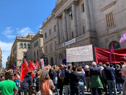 Unas 400 personas protestan en Barcelona contra la guerra y rechazan a la OTAN