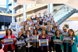 Unos 50 eurodiputados protestan en la Euroc&aacute;mara por la ley de regad&iacute;os en Do&ntilde;ana