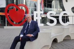 Valent&iacute;n Fuster: "Cuando hablamos de IA tiemblo; est&aacute; muy bien, pero los humanos no somos robots"