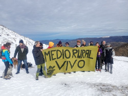 Veinte personas  protesta contra la central Aguayo II en el Pico Jano