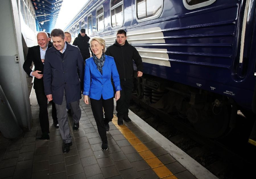 Von der Leyen llega a Kiev para celebrar el día de Europa en Ucrania