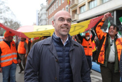 Vox apremia a Feij&oacute;o a aclarar si prefiere pactar con S&aacute;nchez o formar una alternativa junto a Abascal