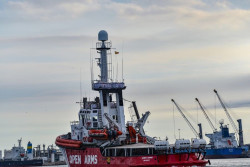 VOX pide investigar a la ONG de rescate Open Arms por "posible delito de inmigraci&oacute;n ilegal"