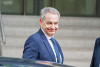 Zapatero, el enjoyado, se monta una auto entrevista en la TVE, lo pone peor y no saca a las hijas de una imputaci&oacute;n