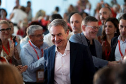 Zapatero elogia el liderazgo de S&aacute;nchez como figura estelar