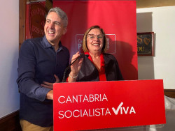 Zuloaga dice que a Buruaga le marca el "rumbo" Ayuso y Vox, y acusa al PRC de "regalarle" los votos