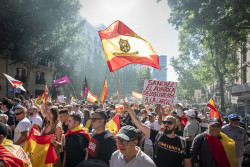 150.000 manifestantes y tres detenidos  en la "man&iacute;" para pedir la dimisi&oacute;n de S&aacute;nchez y elecciones