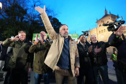 Abascal garantiza "contundencia y seriedad" en negociaciones de Gobierno y se erige como la "salvaci&oacute;n nacional"