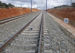 Adif destina 3,4 millones a la renovaci&oacute;n y mejora de la protecci&oacute;n de 7 pasos a nivel en Palencia y Cantabria