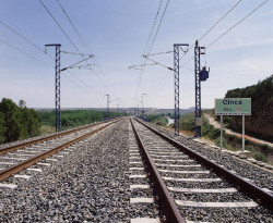 Adif reduce la velocidad m&aacute;xima a 80km/h en un tramo de la l&iacute;nea Madrid-Barcelona por una rotura en la v&iacute;a