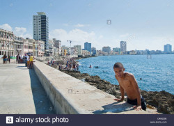 Al malecón voy, del malecón vengo Por Mariano Cabrero Bárcena