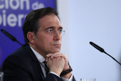 Albares asegura que "no hay que asustar a la gente" pero Europa debe estar preparada "para cualquier escenario" como preparar las banderas blancas de rendici&oacute;n