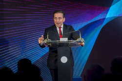 Albares sigue engañando a Puigdemont con la oficialidad del catalán en la UE