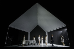 Alberto Sanzol lleva `La casa de Bernarda Alba` al Mar&iacute;a Guerrero: "Es una radiograf&iacute;a de la estructura patriarcal"