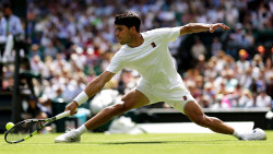 Alcaraz vence a Taylor Fritz y se cita con la historia en su tercera final en Wimbledon
