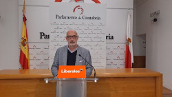 &Aacute;lvarez (Cs) exige a Revilla el "cese inmediato" del consejero de Sanidad