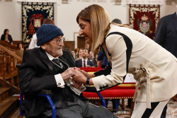 &Aacute;lvaro Pombo dice que ahora nadie se "bate en duelo" por Espa&ntilde;a: "Nos hemos convertido entre influencers y mercachifles"