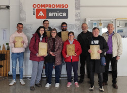 Amica dona seis libros de m&aacute;s de 300 a&ntilde;os a la Biblioteca Municipal de Santander