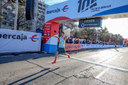 Andreas Almgren y Eilish McColgan baten los r&eacute;cords de Europa de 10 kil&oacute;metros en Valencia