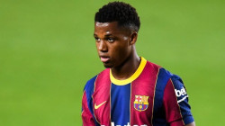 Ansu Fati pone su rodilla en manos del doctor portugu&eacute;s Noronha