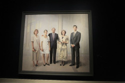 Antonio López se reencuentra con su obra `La familia de Juan Carlos I`: "Ningún cuadro mío tiene tan buen sitio"