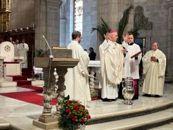 Arturo Ros preside su primera Misa Crismal como obispo de Santander