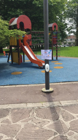 Astillero instala dosificadores de gel hidroalcohólico en más de una veintena de parques infantiles municipales