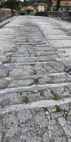 @AVIP culpa a Ayuntamiento y Gobierno del "lamentable abandono" del puente viejo de Oru&ntilde;a