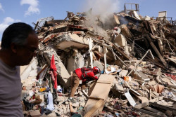 Aumentan a 589 los muertos por los terremotos en Venezuela