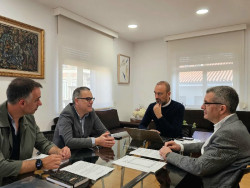 Ayuntamiento y Gimnástica analizarán el encaje jurídico del convenio suscrito por el club para saldar su deuda