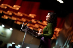 Ayuso anuncia una nueva rebaja de medio punto del IRPF que entrar&aacute; en vigor en 2027