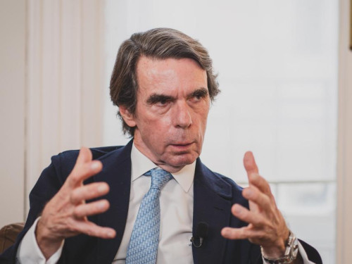Aznar, c&aacute;llese.     Carlos Magdalena