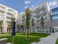 Azora entra en Francia con la compra a Grupo Emeis de 1.850 apartamentos para personas mayores independientes