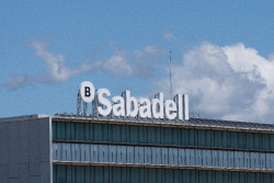 Banco Sabadell gana 347 millones hasta marzo, un 29,1% menos por intereses y prejubilaciones