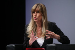 Begoña Gómez, con más miedo que vergüenza, pide al juez que suspenda la declaración de hoy de dos cargos de la Universidad Complutense