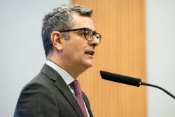 Bola&ntilde;os asegura que la Santa Sede "anunciar&aacute; oficialmente" la visita del Papa a Espa&ntilde;a: "Hay conversaciones avanzadas"