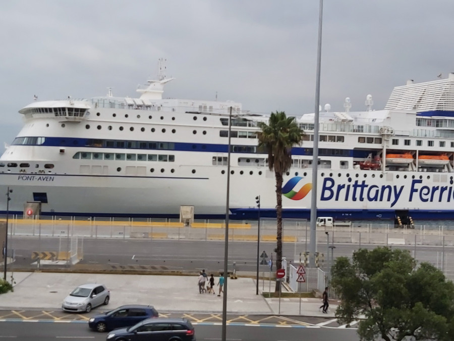 Brittany Ferries Apareció Majestuosamente En La Bahía De Santander ...