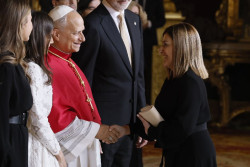 Buruaga invita al Papa a visitar Cantabria y hablan de sus or&iacute;genes familiares en Isla