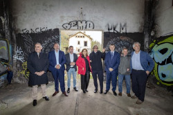 Buruaga pone la primera piedra de la senda verde de la Engaña que estará concluida el próximo verano