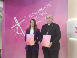 Caen las bodas por la Iglesia, bautismos, comuniones y confirmaciones en España en 2024 por la soltería  y sube un 12% bautizo de adultos