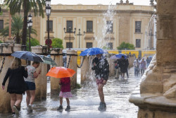 Calor, lluvia y tormentas ponen en aviso a casi toda Espa&ntilde;a, con 5 CCAA en nivel naranja por altas temperaturas