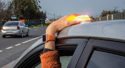 Cantabria aconseja sobre la baliza V16, obligatoria para la señalización de vehículos inmovilizados a partir de enero